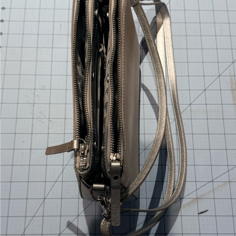 Lo and Sons silver pearl crossbody/convertible bag - Picture 2 of 4